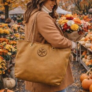 NEW Tory Burch Marion Royal Tan Pebbled Leather Large EW Tote Bag